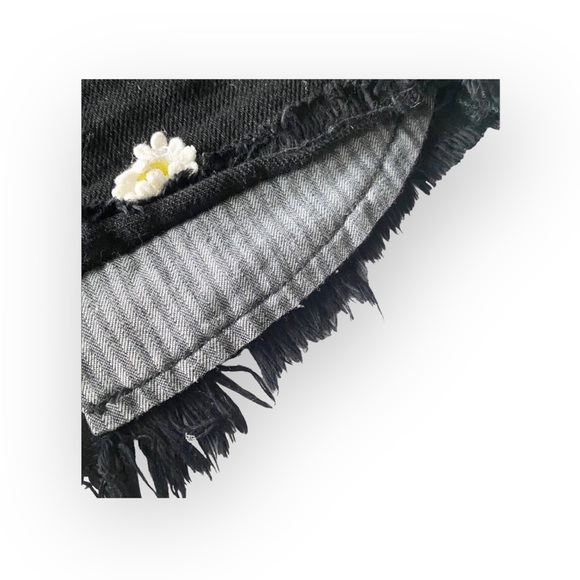 new LF Carmar ❉ Daisy Embroidery Embellished Cut Off Frayed Denim Shorts ❉ Black - Picture 6 of 16